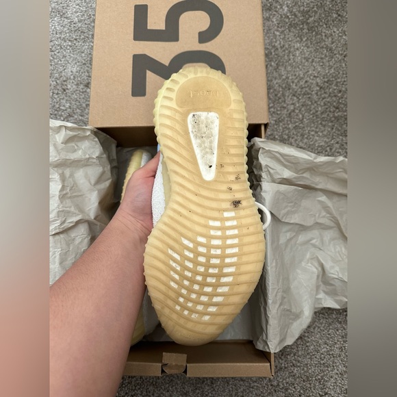 Yeezy Boost 350 V2 in “Cream White” - Picture 4 of 5
